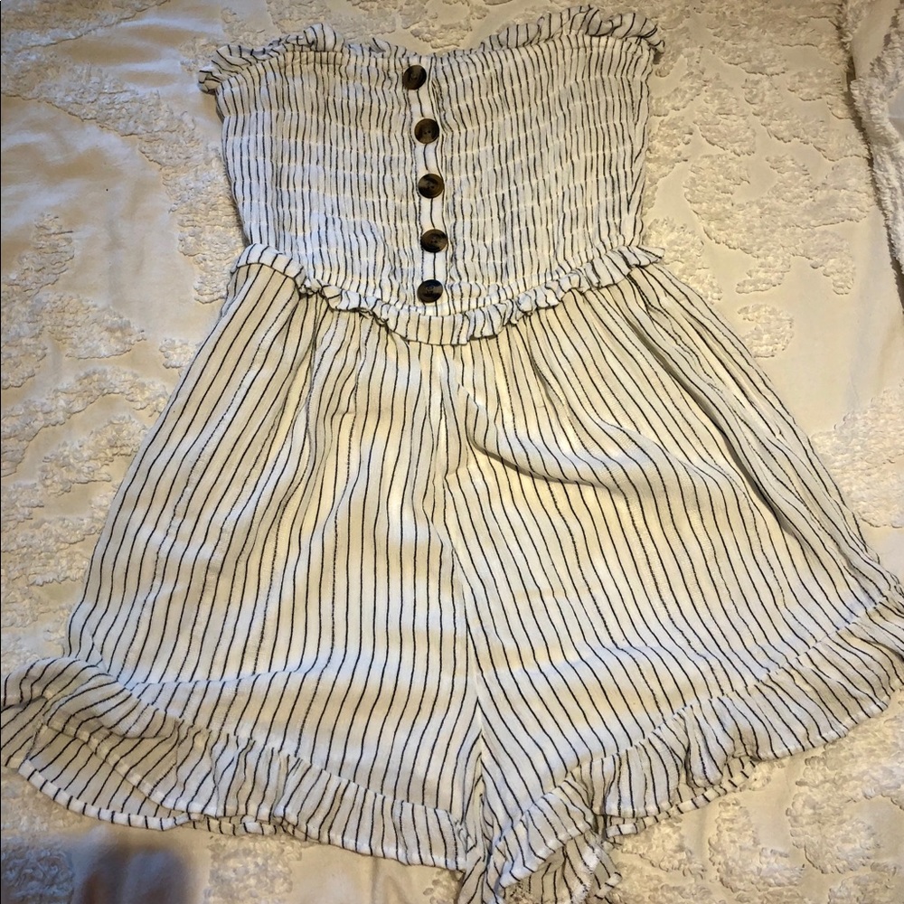 American Eagle off white and black romper